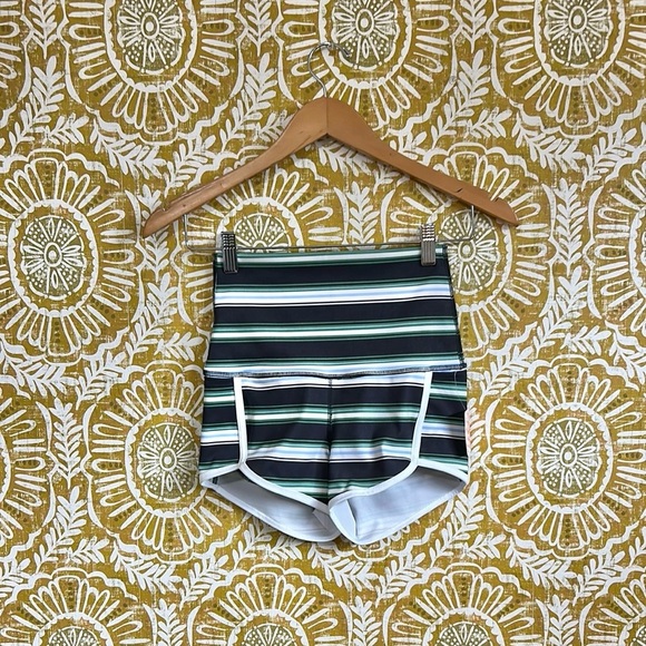 NWT Free People Movement Island Time Printed Striped Shorts Meadow Combo Sz XS - Picture 4 of 9